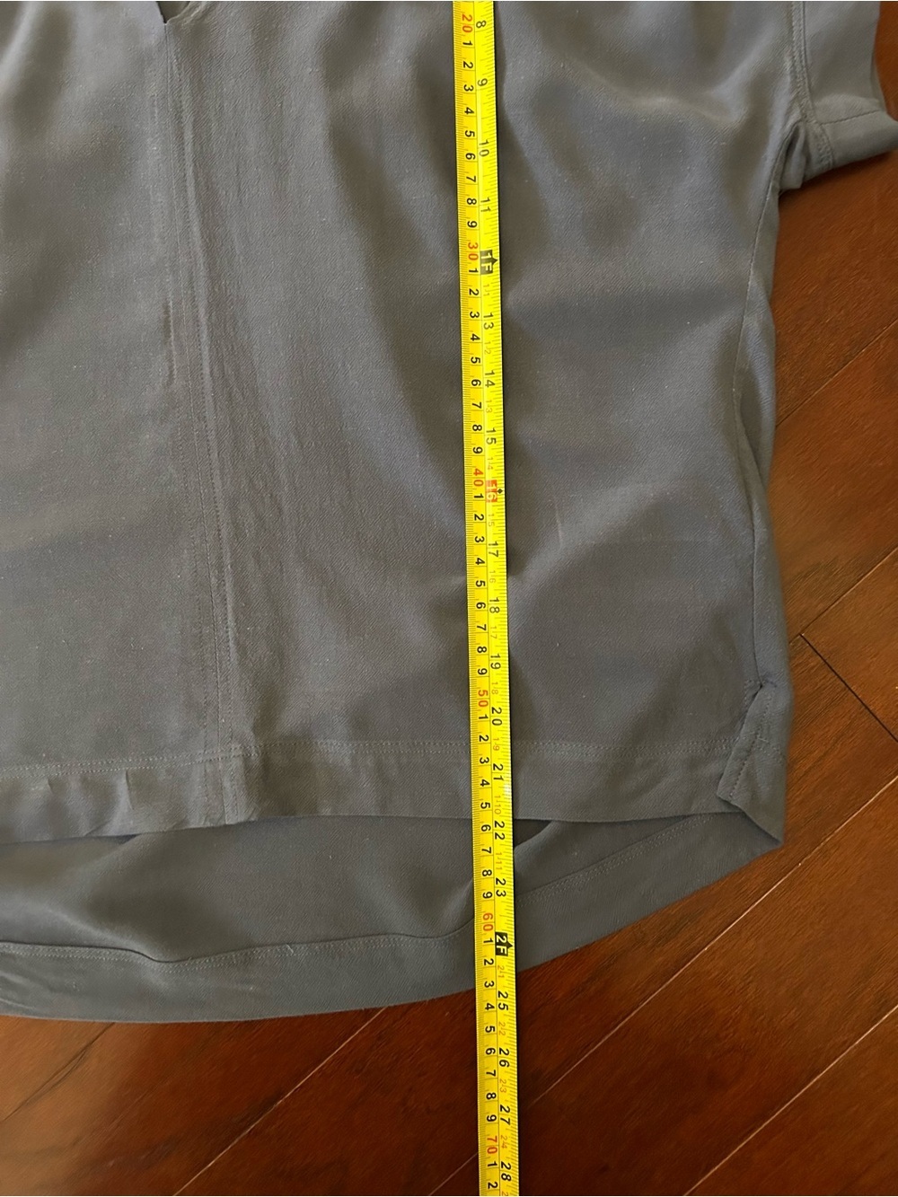 $128 Splendid Lead Gray Wynne Crepe Viscose Linen
Split V-Neck Blouse Size Large - Picture 8 of 9